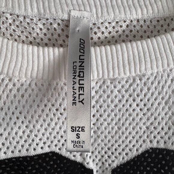 Uniquely Lorna Jane 89 Knit White and Black Open Knit Jersey Sweater Size Small - Picture 2 of 5